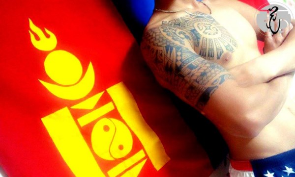 Монгол залуусын биен дээрх содон шивээснүүд